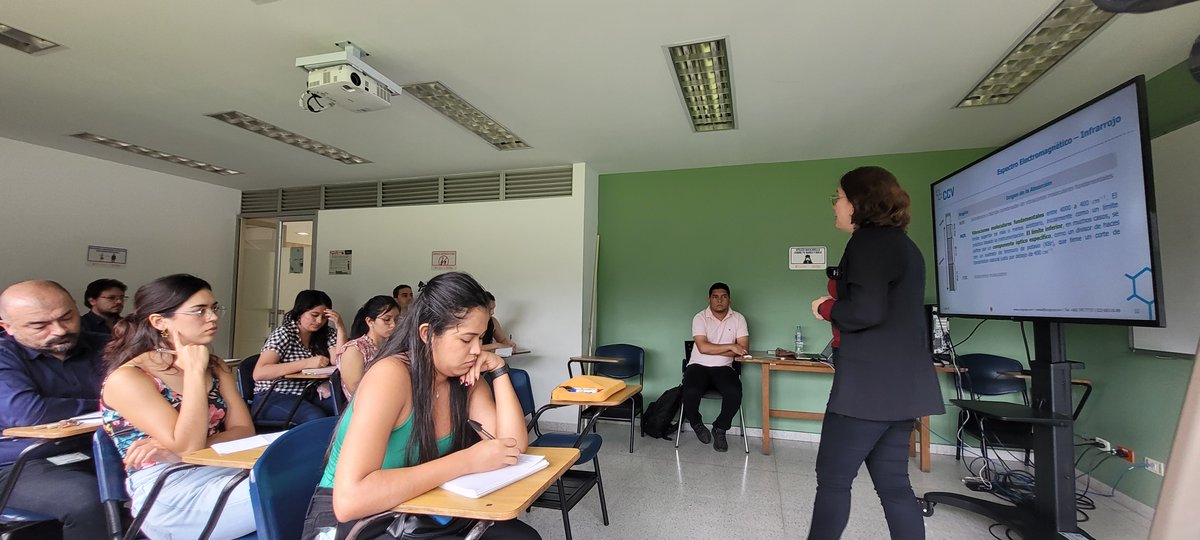 DieUNMed's tweet photo. Nueva adquisición del laboratorio Interfacultades #SISLAB-Unal al servicio de la comunidad universitaria. Comenzamos ciclo de capacitaciones con el seminario en espectroscopía con FTIR, a cargo de Adelitza Strubinger, experta en el manejo del equipo Spectrum 3 de PerkinElmer. https://t.co/vRp9h32oaE