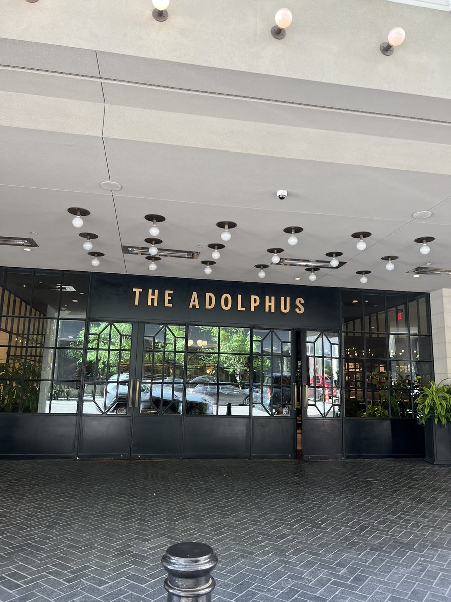 UnbudgetedTrvel's tweet photo. Since 1912 The Adolphus has been delighting guests and dignitaries with top-notch service and elegance. 

#dallas #travel #luxurytravel #theadolphus https://t.co/E9D4FBldVL