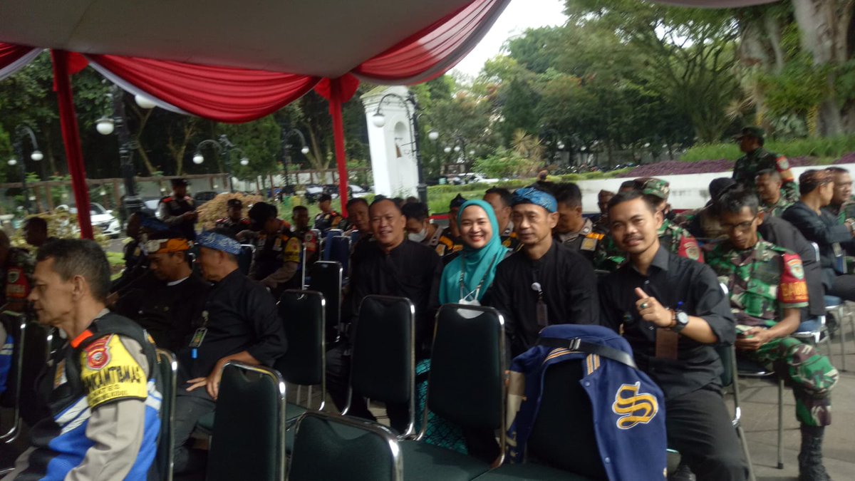 Giat Lurah Garuda, Bhabinkamtibmas dan Babinsa Garuda Mengikuti Acara Silaturahmi Bapak Wali Kota Bandung dengan Tiga Pilar Kewilayahan di Pendopo Wali Kota Bandung. Kamis, 13 April 2023