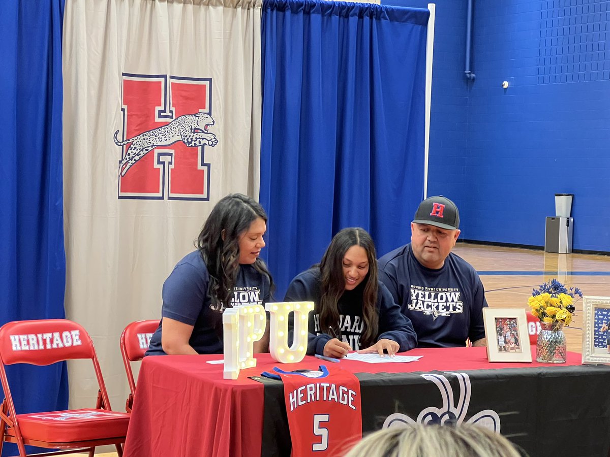 MHHSGirlsBB's tweet photo. Signing Day for @TaysieT and @HuffKora!!! Lots of hard work for this moment and we are so proud of you both!!! It was a great day to be a Jag! @MISD_Athletics @MidloHeritage https://t.co/7Dkih8WkAO
