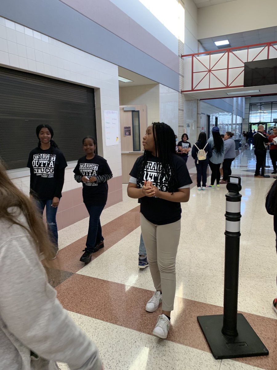 CharisAxel's tweet photo. A huge Thanks to our amazing Student Council Members and AVID students for providing tours during Transition Night! ⁦@JournalismOdms⁩ ⁦@ODMSMustangs⁩ ⁦@OdmsCounselors⁩ ⁦⁦@AliefCounseling⁩ https://t.co/p2EF2pQl9p