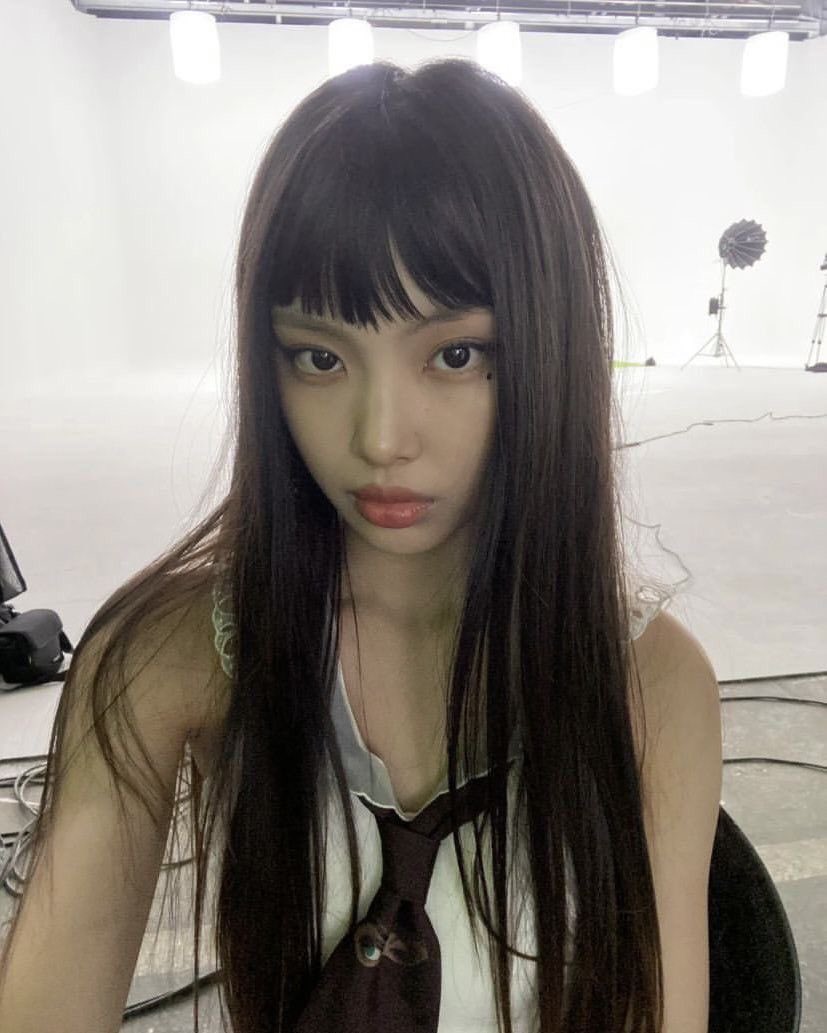 hyein looks tweet media