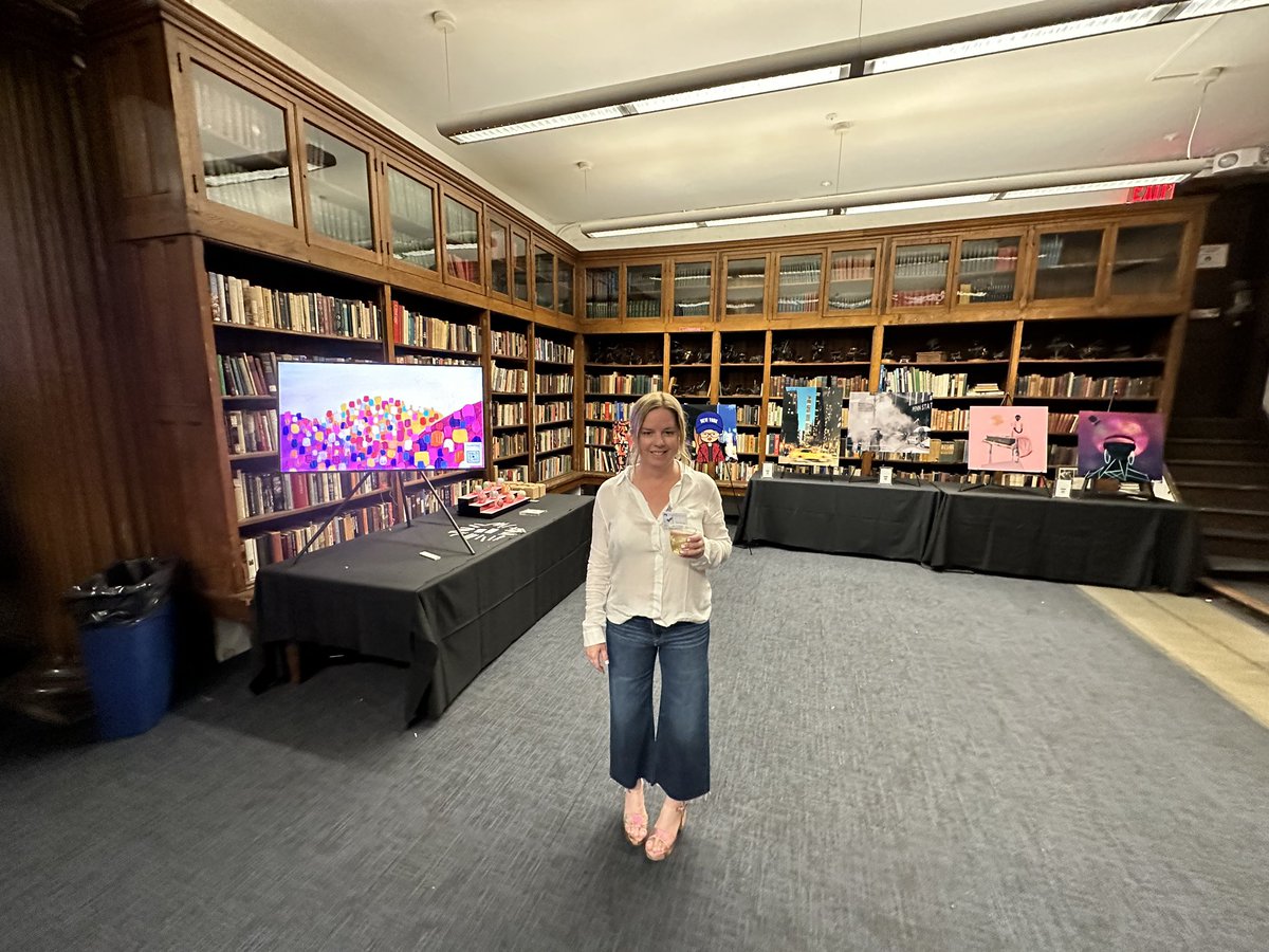 threespaces_xyz's tweet image. Oh what a night 🍎

@UnleashWeb3 event at @NYChamber 

Art in digital and physical forms ready to show businesses the exciting potential of partnering with ThreeSpaces in curating art for their spaces IRL.