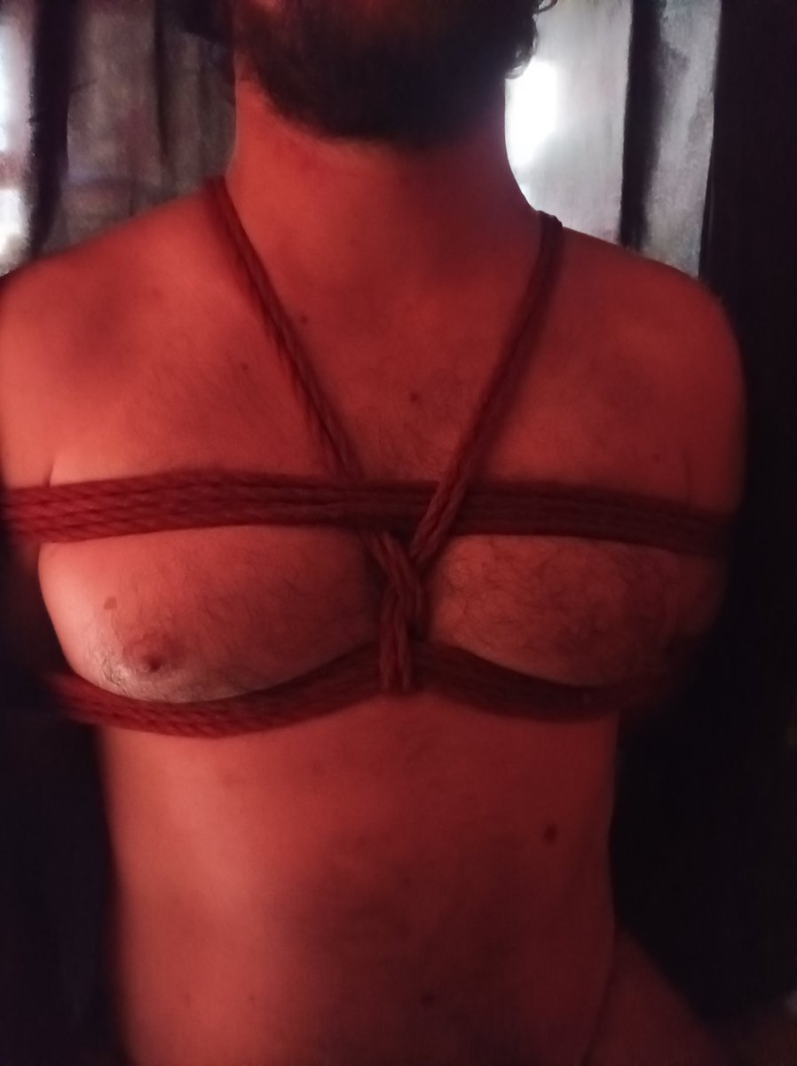 Adrian_Spyn's tweet photo. Pequeña sesión de ataduras 
#shibari #cuerdas https://t.co/aBieX0iab1