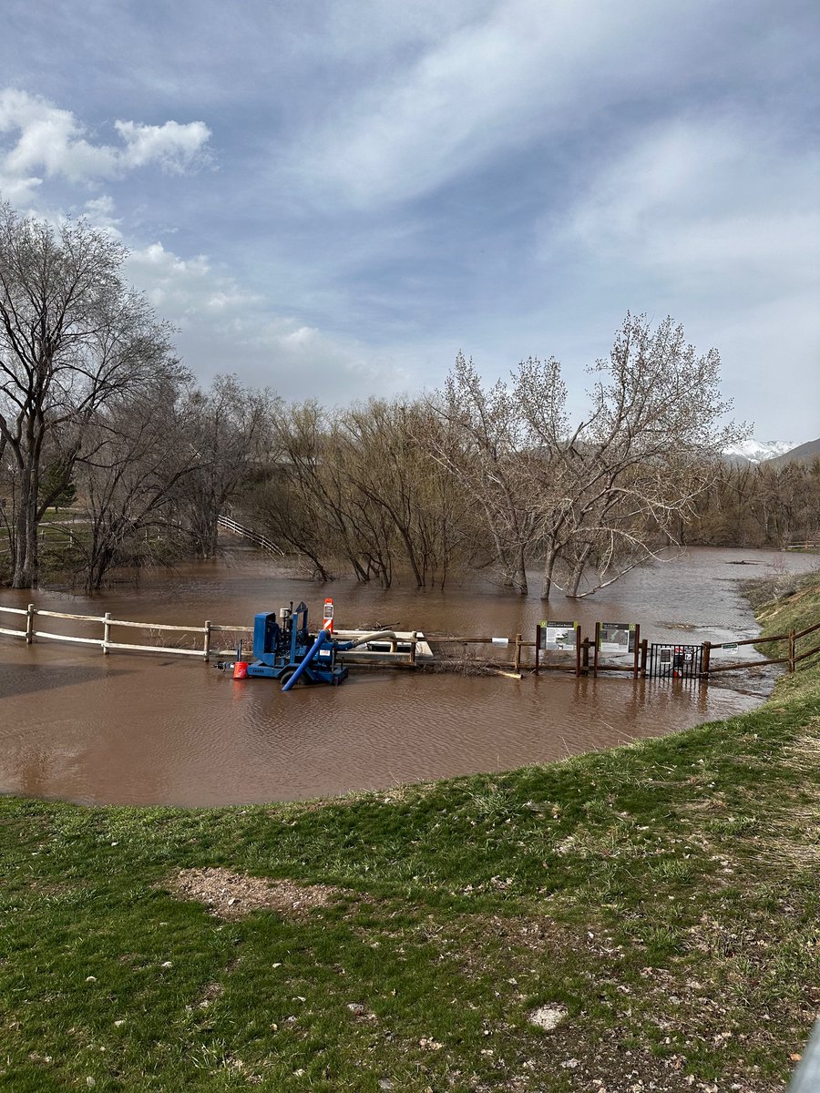 asketchyfish's tweet photo. Well we knew it was going to come with the warmer weather, but the SLC floods have begun. https://t.co/j3MOnjbLlH