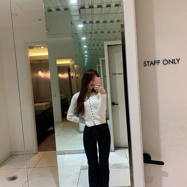 Me llaman miss indecisa, pero en mi #𝚍ia𝚖ond𝚜𖥔࣪𝚌𝚘𝚍𝚎 decía que debía venir pwetty al #𝚓aι𝚕사랑𝑓ān𝚜ign, así que me tocó cambiarme un par de (muchas ⸝⸝ʚ̴̶̷̆ ̯ʚ̴̶̷̆⸝⸝) veces el outfit antes de estar ready para mi #逢𝚠ith𝑙ove. 🧚🏻‍♀️

𝔟ab𝕪 𝟻 …ᘛ⁐̤ᕐᐷ 𝚗a𝑛ami!