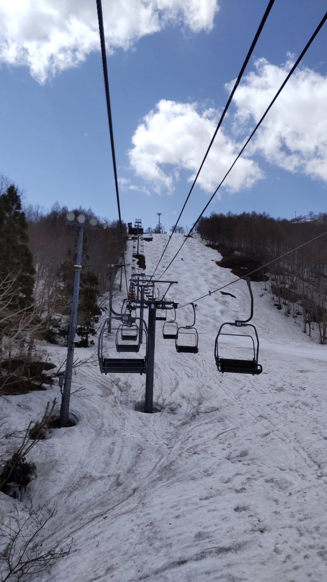 h32982269's tweet image. 11AM、強風でゴンドラ止まってしまいました。黄砂の影響はあまり感じず、ストップ雪ではないです。#夏油高原スキー場 #Dcontrol