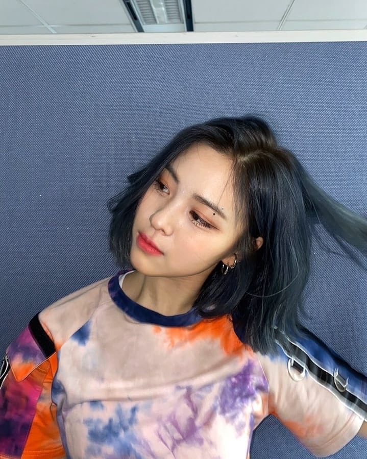 Between #pin͠k𖦹·b𝕝ack I choose a tie dye, que la meta de hoy es #𝕝oök𓄼໑𝑐o𝔯a𝔩 y eso significa destacar, cosa que claramente haré con mi nueva colección de #𝑐o𝔯a𝔩为了vin͞𝕪l, I’m so happy. ₍^⸝⸝> ·̫ <⸝⸝ ^₎

 𝔞 𝚋 𝕔, 𝑑esirée ‧₊˚♡🎧