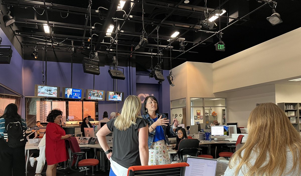 sarahminheller's tweet photo. Right before @cronkitenews debriefing https://t.co/0am1o20TiC