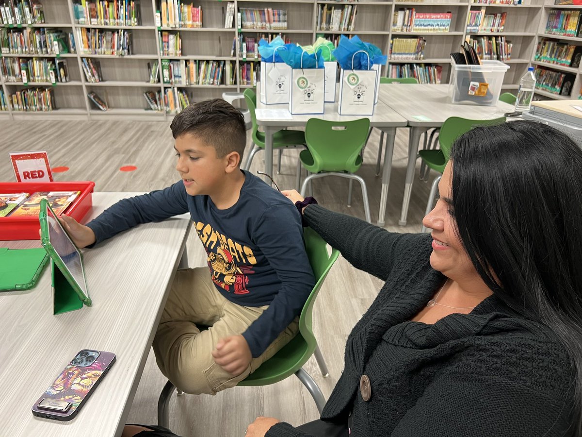Students showcased their coding projects in the ILC <a href="/StuartPlaceElem/">Stuart Place Elementary</a>  Parents looked on in awe at the creativity from the students. Happy Librarian’s Week <a href="/mrsgomezLMS/">Julissa</a>! @AlvaradoMonica7 #TellOurStory #Cuentalo