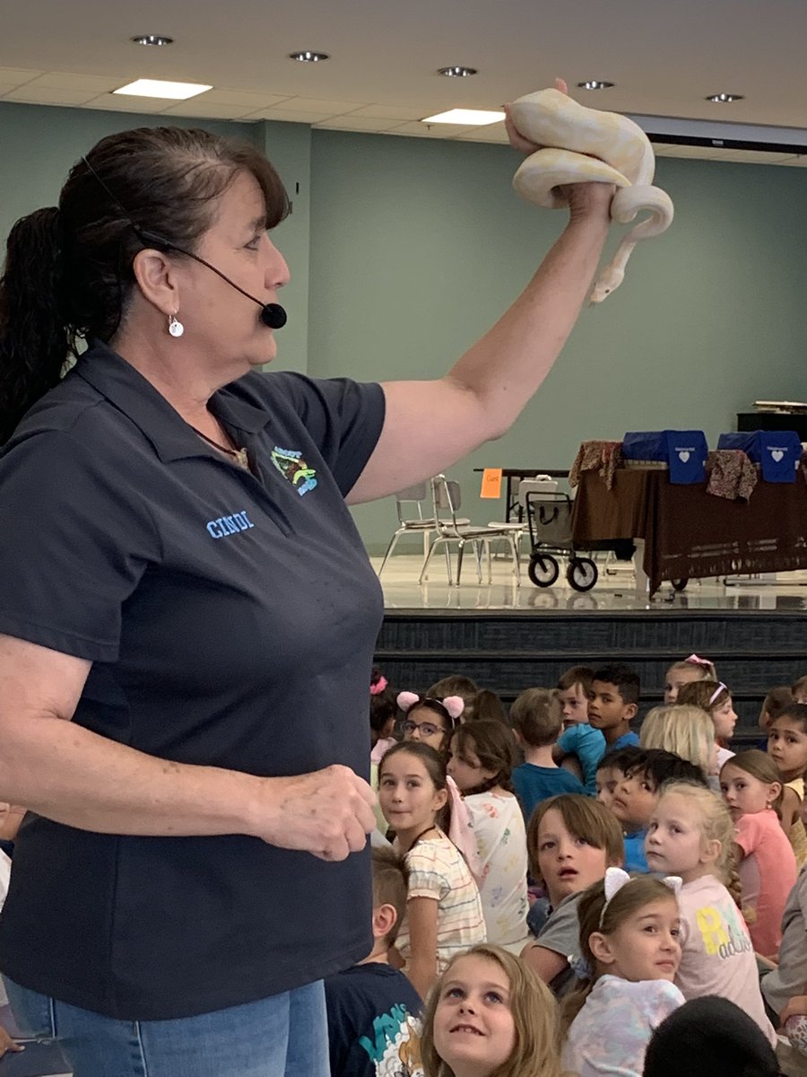 MsDant2_WLES's tweet photo. Thank you @wlespta for bringing us the fabulous All About Animals program this morning. So cool!! @WillisLaneES @wles2ndgrade https://t.co/8pfUi2q5s9