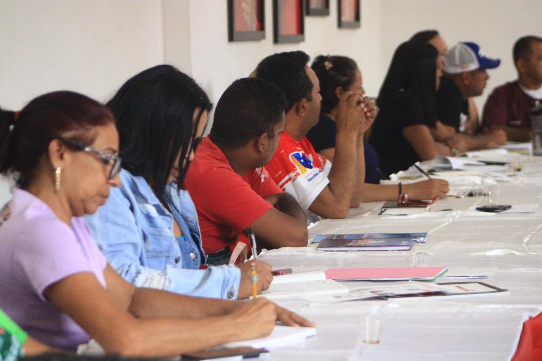 #12Abr Estamos en reunión de trabajo con el equipo político municipal del <a href="/PartidoPSUV/">PSUV</a> haciendo balance de las orientaciones emanadas por la Dirección Nacional y recordando los hechos históricos del 11, 12 y #13Abr #RebeldíaComunicacional #TibisayGuerreraDeLuz
