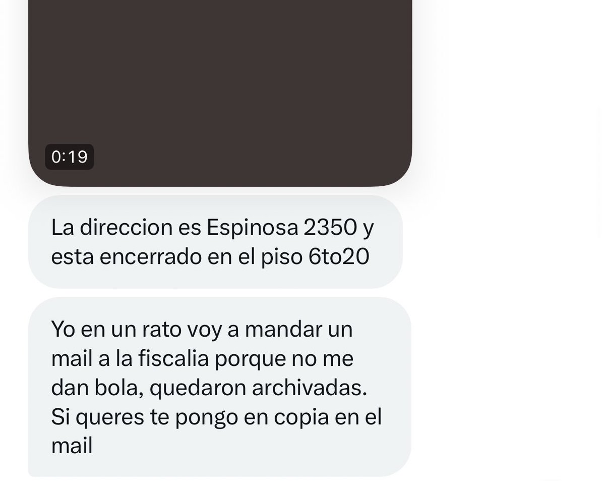MalenaStein's tweet photo. Necesito la ayuda de todos para denunciar al 080033347225 es rápido, fácil, y si les da miedo puede ser anónima.
Hace 20 días que ese perro está encerrado solo, los vecinos le pasan como se ve en el video comida y tiran agua que lame del piso. Si denunciamos muchos darán bola🙏🏻RT https://t.co/B5pITkbURv