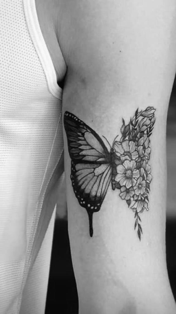_endlessslove_'s tweet photo. "Take a piece of my heart
And make it all your own
So when we are apart
You'll never be alone". ❤️‍🩹 https://t.co/dUd1XffOsK