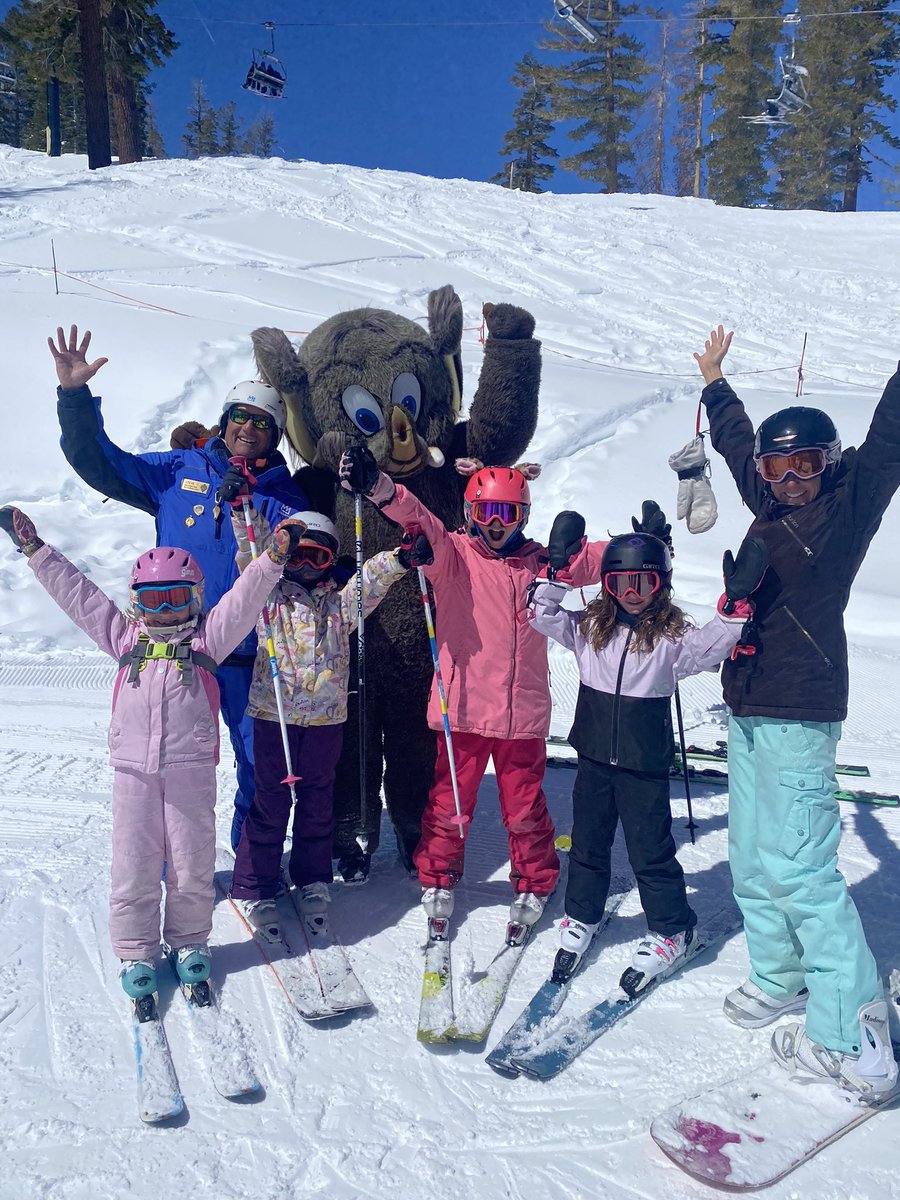 mkerrest's tweet image. What an amazing ski season it’s been out West!!!

I’ve been fortunate to enjoy quite a few days, even better when I get to ski with my family. The amount of snow is 🤯 #SkiPowder @MammothMountain