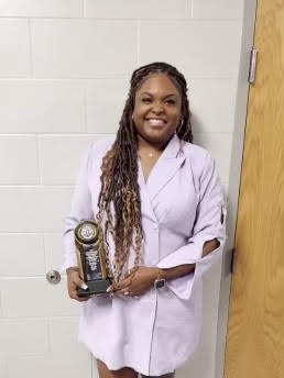 LSN is excited to announce that Coach Elyseia Dunn, the 2023 Eddie Ryan Award Winner, will serve as our next Varsity Girls Basketball Coach. She will be replacing Coach Lillygren who is retiring after 28 years after serving as the only head coach in LSN history. Congratulations!