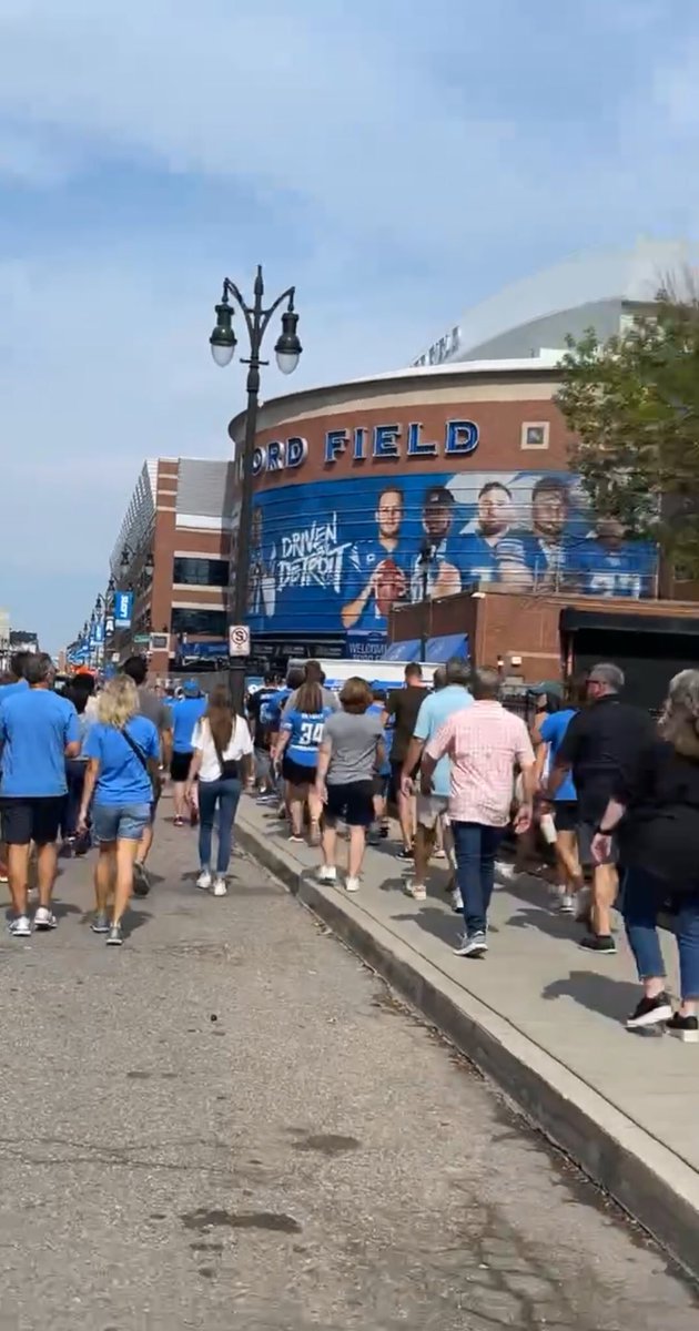 TrillaRoss_'s tweet photo. #OnePride🦁 lost filesss https://t.co/4xCoBsUw8R