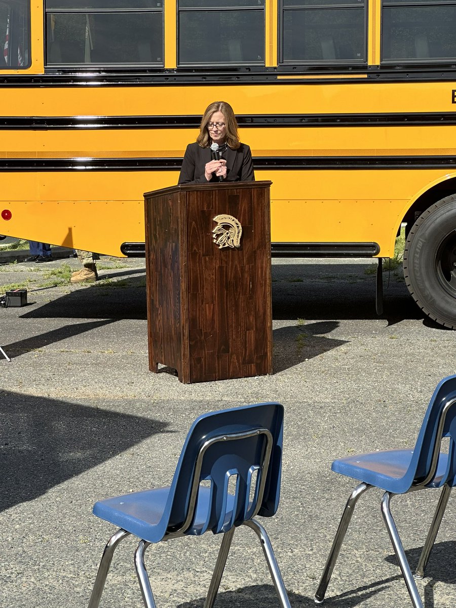 Essex County Public Schools' celebrated   our first Jouley electric school buses event today! Proud to see our schools taking a step towards a greener future with these eco-friendly school buses.  #ElectricSchoolBuses #Sustainability #Chasingexcellence