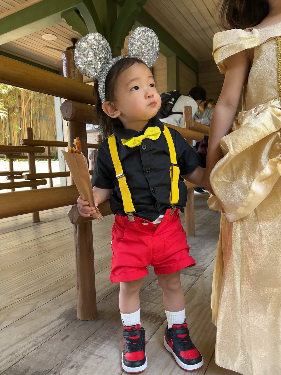 ディズニーはキャバ嬢何人か連れてカミ食って曲がって行くところっちゅう認識やったし、耳とかつけとる家族連れとか見よったら心の底から虫酸が走る感じやった

そして時は経ち、どうやら私は虫酸を走らせる方になっていたようだ

これでいいのだ

おはようございます