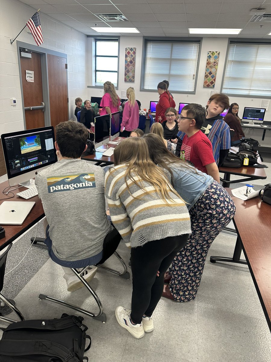 _ChelseyReid_'s tweet photo. My 6th graders got to collaborate with some high school technology students to record their documentary for our PBL project. Such a great day! https://t.co/U3kQ5ffQbc