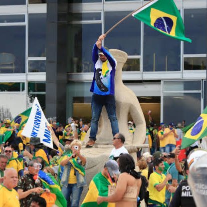 choquei's tweet photo. 🚨ATENÇÃO: Governo Lula quer proibir a contratação de pessoas condenadas por participarem dos atos antidemocráticos do 8 de janeiro. https://t.co/H8qzGPvkLy
