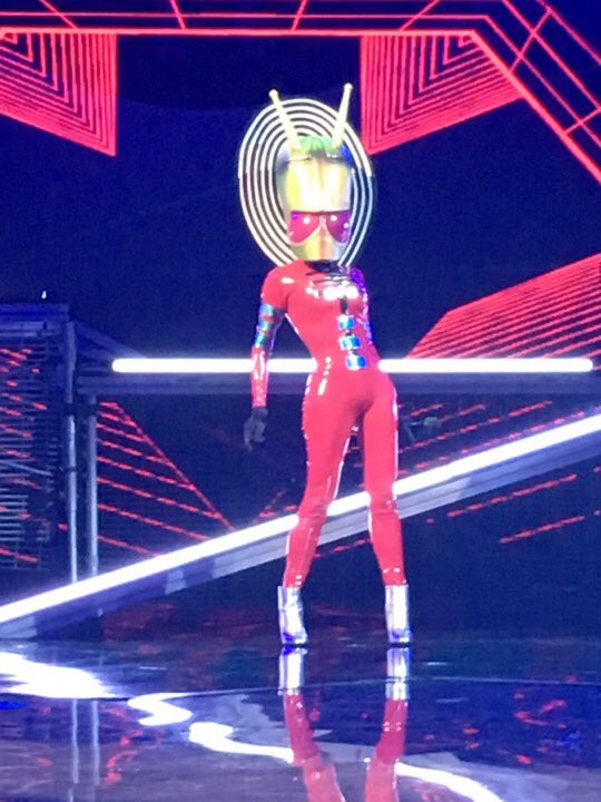 latoyajackson's tweet photo. #themaskedsinger is back! #SpaceNight 👽 is tonight at 8/7c on @foxtv @MaskedSingerFOX #AlienMask #latoyajackson
Enjoy! https://t.co/jsD6e6pnju