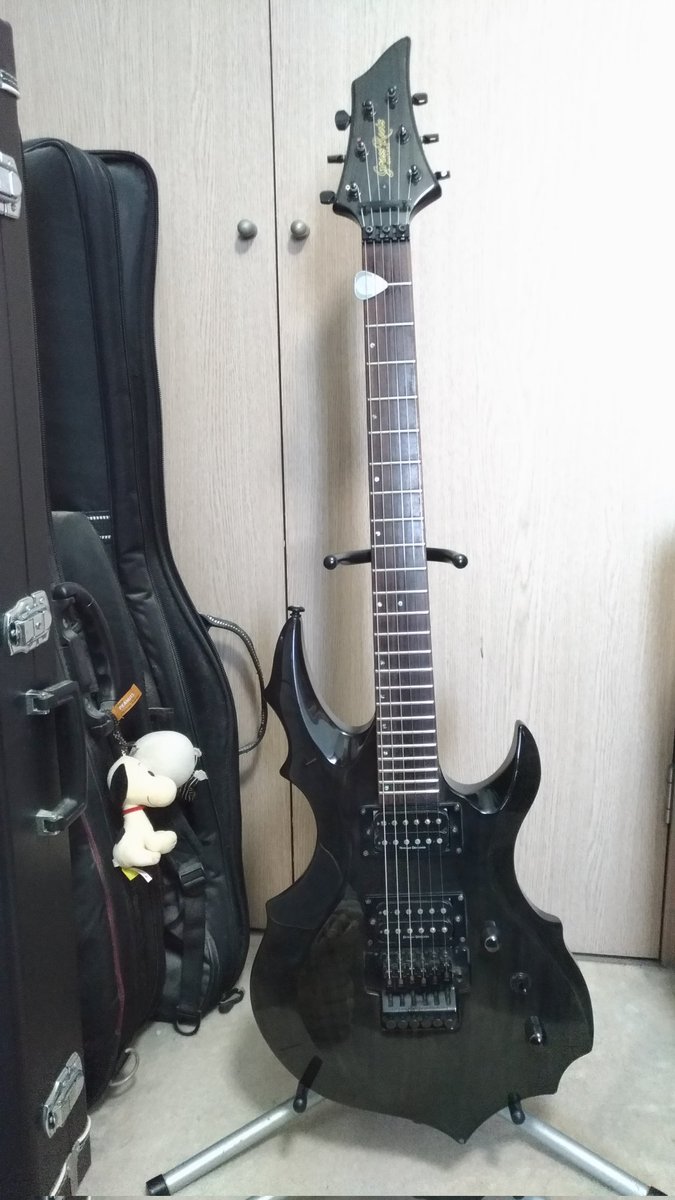 ayumour's tweet photo. おはです♪今日もロックンロールでまいりましょ☆
#edwords #guitar #Snoopy #forest https://t.co/EOL2JCJ8r1