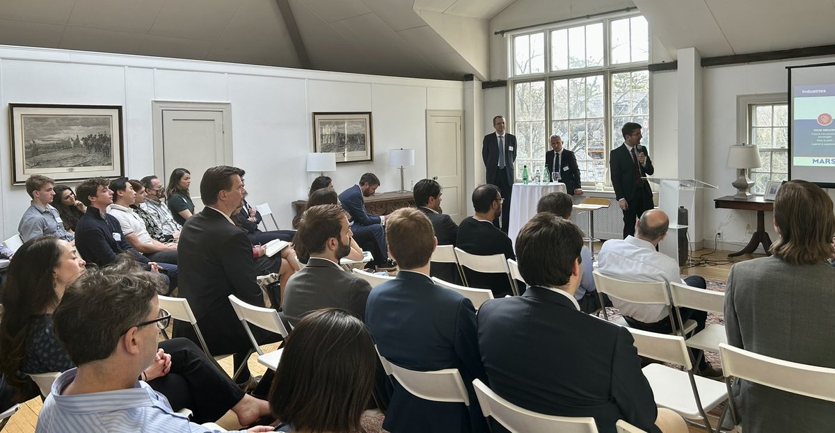 Great presentation by @europlace at the residence this afternoon to promote the attractiveness of France and the development of the Paris financial center in the presence of local investors, @BF_NorthAmerica, @ChooseIDF and Boston’s 🇫🇷-🇺🇸 business community