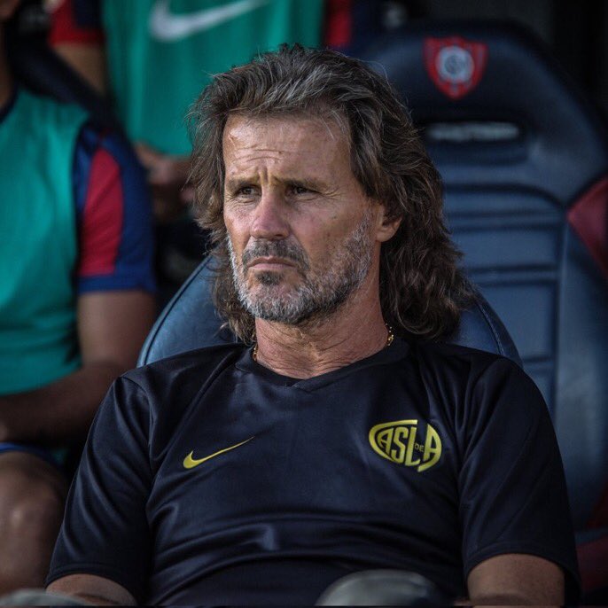 El club en la deriva con una dirigencia que hizo desastres, vino este señor y nos empezó a dar alegrías con todos juveniles del club, y casi sin refuerzos.

Gracias Rubén Darío