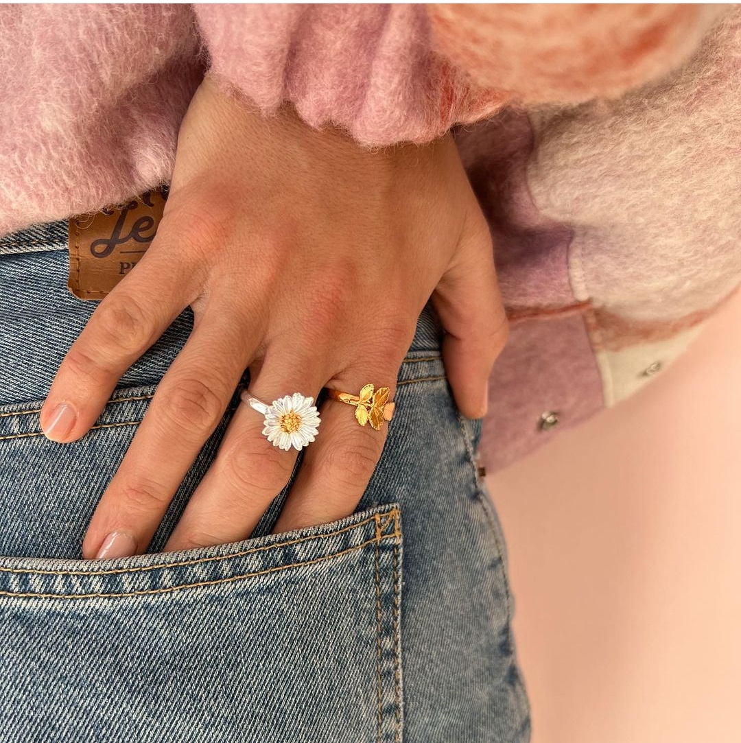 VanLuxuria's tweet photo. NEW BLOG POST: How to calculate the cost per wear for investment buys such as jewellery. Hope it helps.

https://t.co/ToIMCwtoFW https://t.co/NZ8Hh8p37q