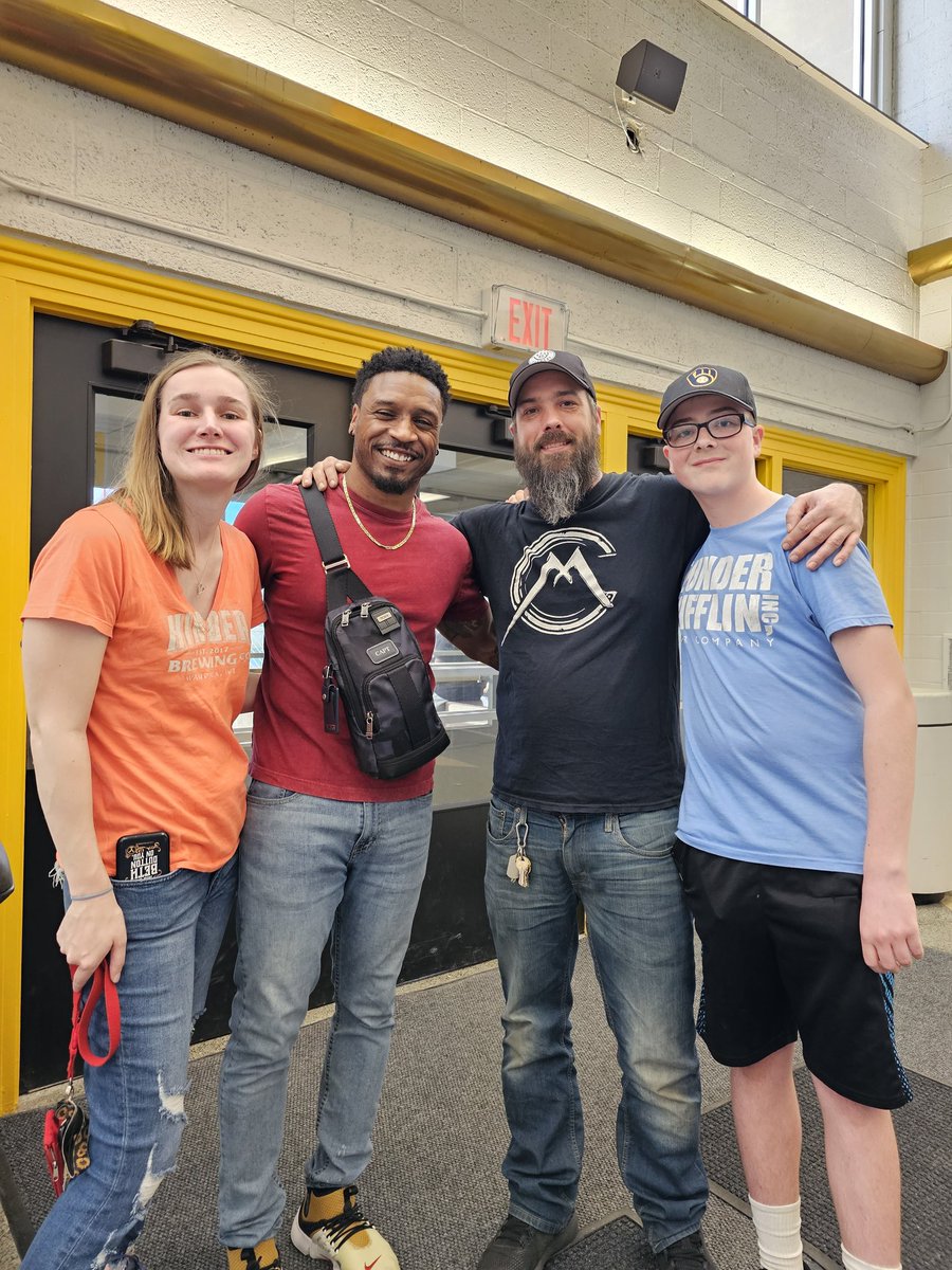 When US Navy vet <a href="/ShawnDean773/">Capt. Shawn Dean</a> invites you out, you come!   Thank you for your service bud and good chatting.  🇺🇸🫡