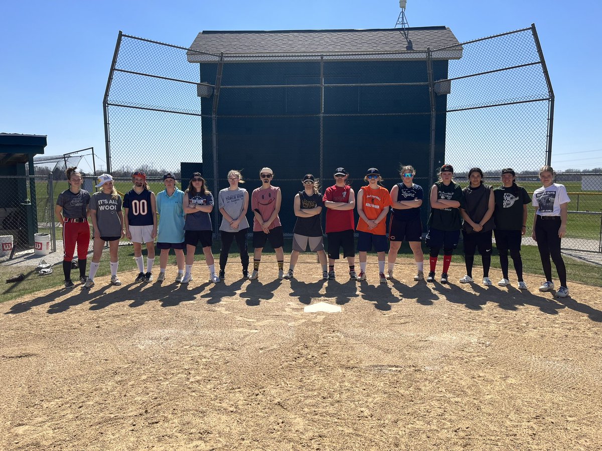 MsMcCarthy14's tweet photo. We had an @AdamSandler practice today with our JV Wildcats!! They were very committed to their roles😂 https://t.co/3mUXmQ0mBj