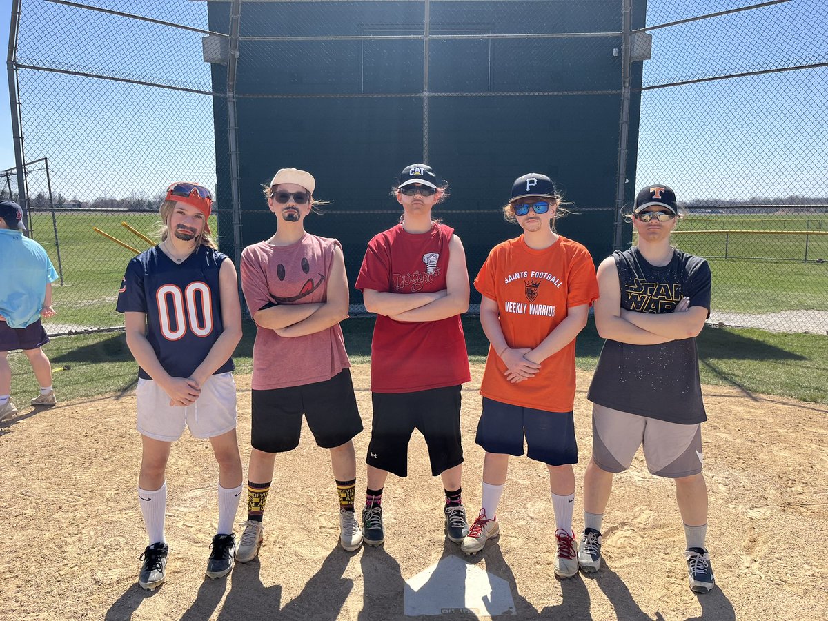 MsMcCarthy14's tweet photo. We had an @AdamSandler practice today with our JV Wildcats!! They were very committed to their roles😂 https://t.co/3mUXmQ0mBj
