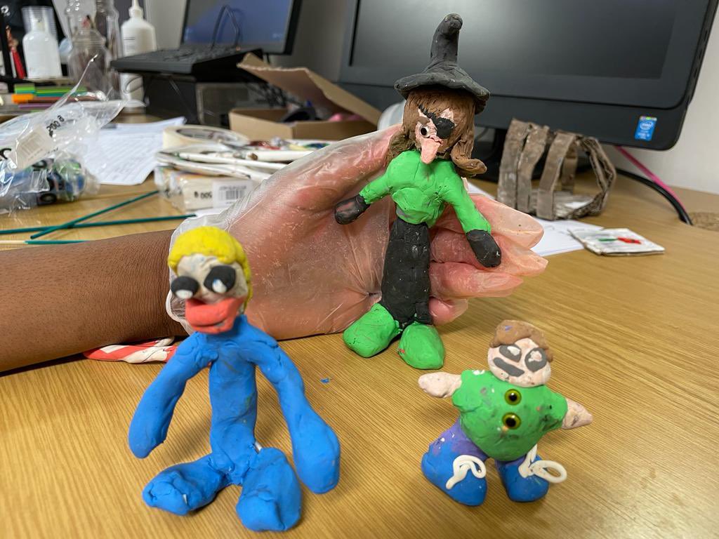 STOP! MOTION! ANIMATION! Short film with our artist in residence this week #HAFEASTER #HAF2023 #HAFCAMDEN busy week2 day2 with our young people learning new skills in the arts . Funded @Young_Camden @CamdenCouncil @educationgovuk