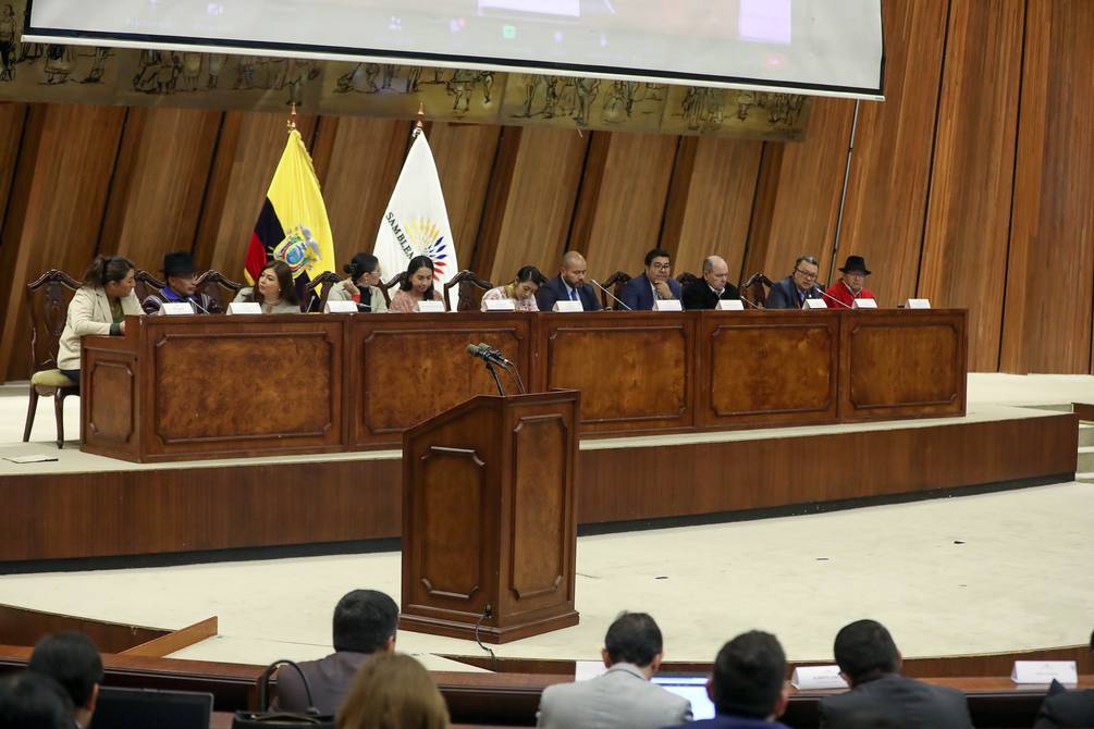 Más de 800 funcionarios públicos con sentencia penal por diferentes delitos y violencia intrafamiliar siguen trabajando en el sector público ► ow.ly/Gsvr50NHEZY