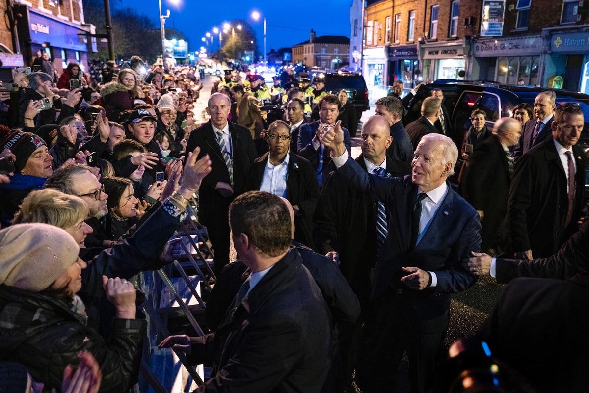 US President Joe Biden gives a thumbs up to the crowd as he departs The Windsor pub in Dundalk, Ireland. @POTUS @AFPphoto @AFP