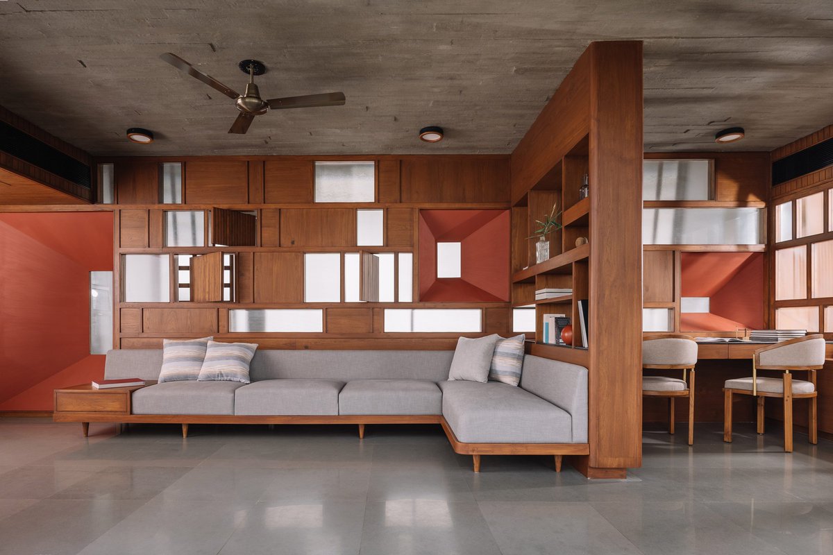 Have you seen the interiors of this house in Gujarat, India, by Design Ni Dukaan? The client told the studio they were completely disinterested in "how the house would look from the outside".  

dezeen.com/2023/04/08/enc…