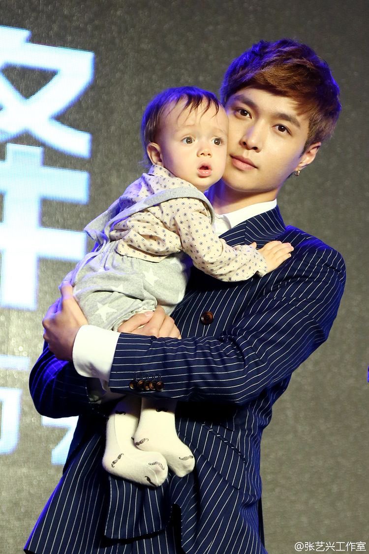 شبتون با بابای بچه هام بخیر 🥹🫶🏻

<a href="/layzhang/">Lay Zhang</a>