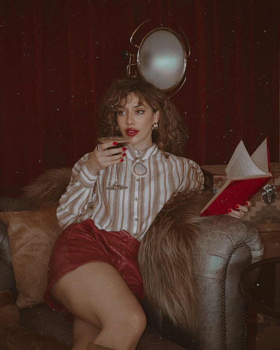 ㅤ
ㅤ
ㅤㅤㅤㅤ“ Porque existe el vino y el 𝒂𝒎𝒐𝒓, es cierto, porque no hay heridas que no cure el 𝒕𝒊𝒆𝒎𝒑𝒐 ”

#freerol