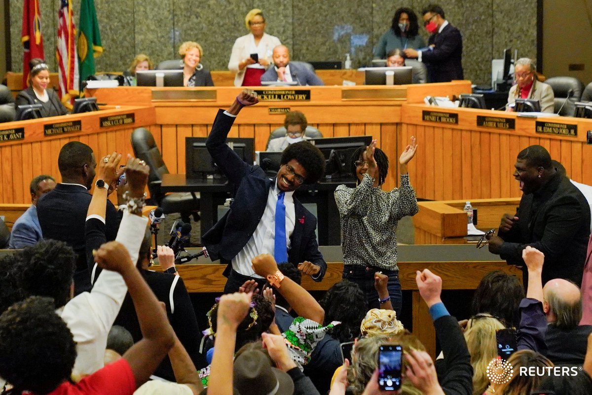 corinne_perkins (@corinne_perkins) on Twitter photo Justin Pearson gestures after a vote for his reinstatement by the Shelby County Commission, days after the Republican majority Tennessee House of Representatives voted to expel him and Rep. Justin Jones for their roles in a gun control demonstration. Photo by <a href="/orr_photo/">Cheney Orr</a> Justin Pearson gestures after a vote for his reinstatement by the Shelby County Commission, days after the Republican majority Tennessee House of Representatives voted to expel him and Rep. Justin Jones for their roles in a gun control demonstration. Photo by <a href="/orr_photo/">Cheney Orr</a>