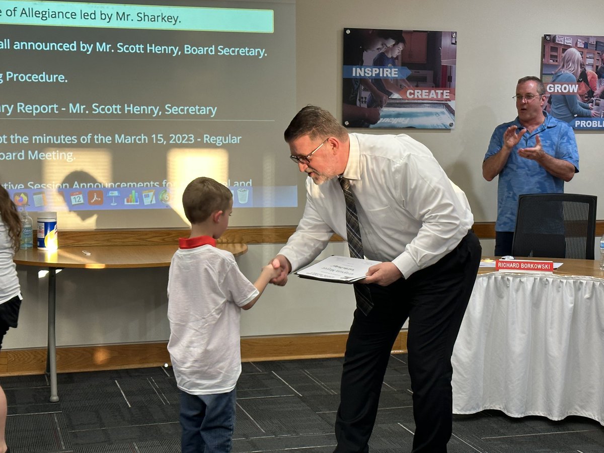 mcperry705's tweet photo. Always proud to watch our elementary students say the pledge and kick off our monthly board meeting!  #EFProud https://t.co/13UmFTzgxd