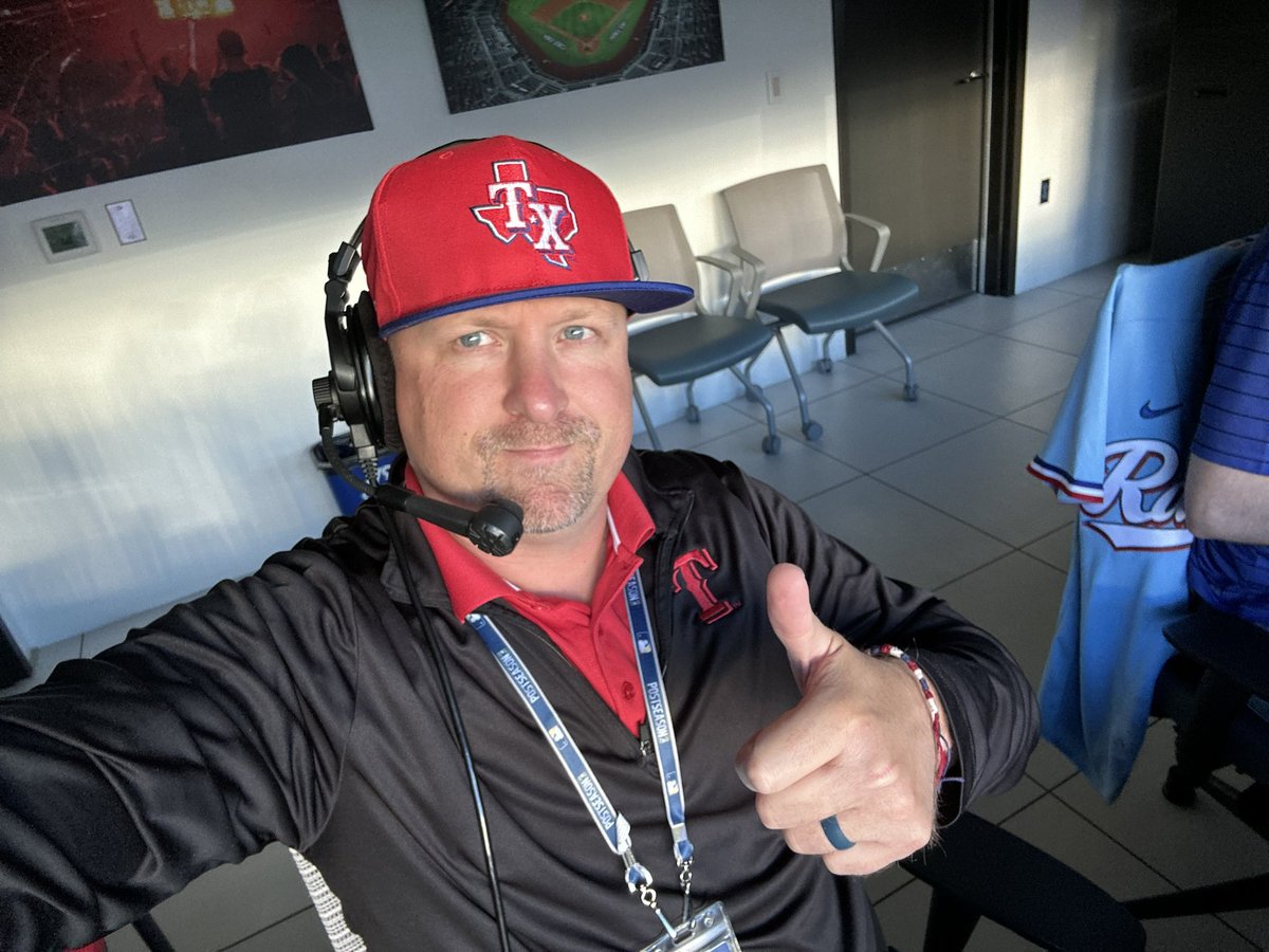 CLDHeavy's tweet image. Gotta protect my dome from sunburn with the roof open. #RoofProblems #PregameSun 🌞 😁