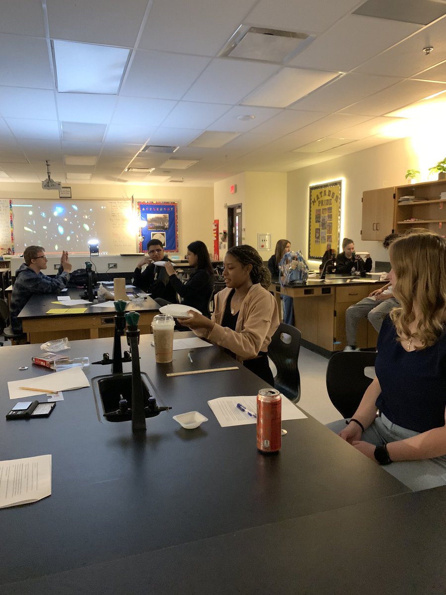 ProchnowSci's tweet image. Today, Astronomy students were exploring how scientists are able to detect dark matter when they can’t see it. They are finding the center of gravity in these pics. @SeguinHSTx @SeguinISD #matadorscience