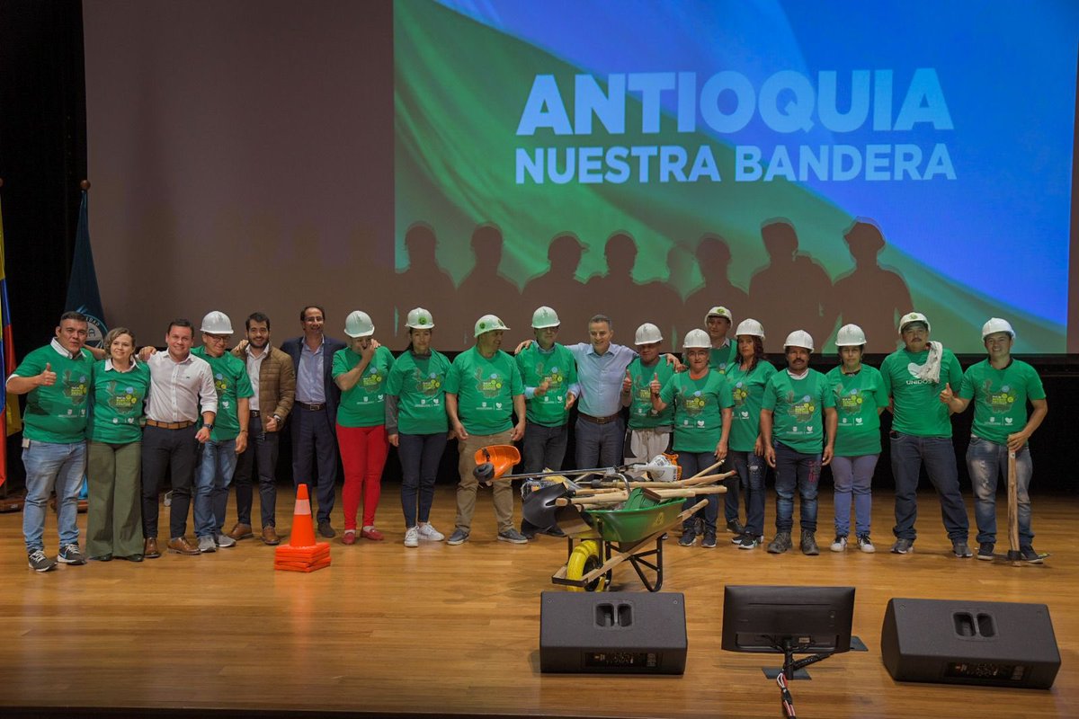 SantisierraL's tweet photo. Las bicimotorrutas son caminos de EQUIDAD para conectar las zonas rurales más aisladas de nuestras regiones.

Hoy, con la presencia de líderes sociales, ambientales, alcaldesas y alcaldes, realizamos el lanzamiento de esta estrategia para conectar al campo con el desarrollo. 💚 https://t.co/TsOSnPbA6U