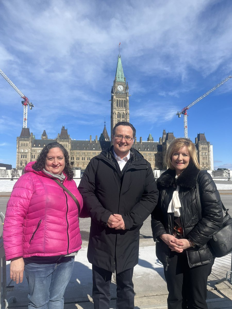 HenryFordHealth's tweet photo. Two of our #CanadianNurses - Lori Brown and Tina Poisson - were recently honored as part of President Joe Biden’s address to Parliament - an opportunity to thank the many #Canadians who “go the extra distance" to cross the border and provide care in the U.S. Congratulations! https://t.co/sAMunWS0Zf