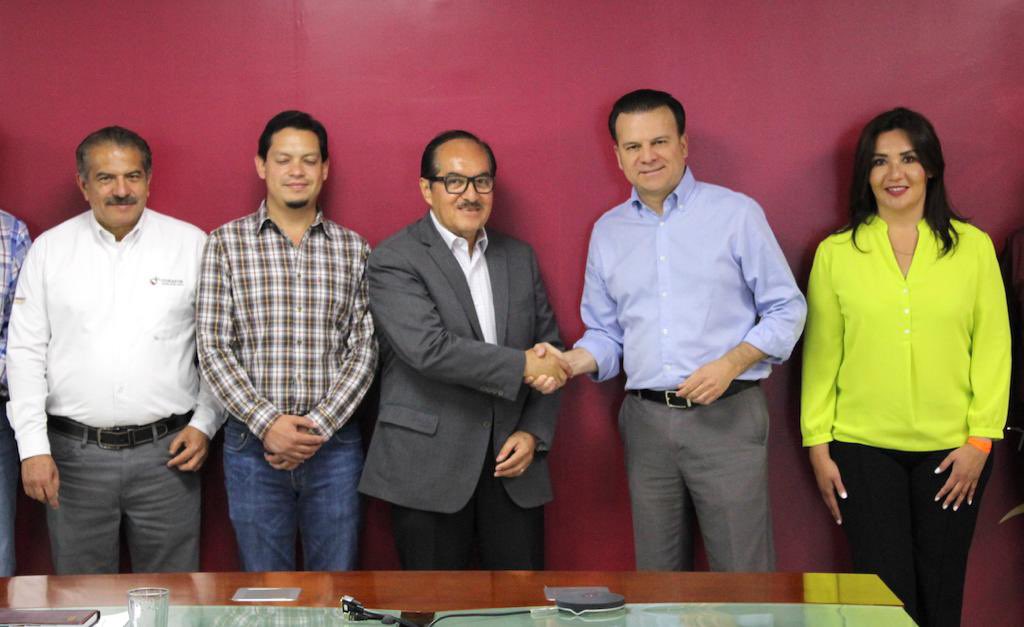 EVillegasV's tweet photo. En equipo con el @GobiernoMX estamos trabajando para que nuestra ciudad pueda tener un pulmón urbano en la zona Oriente, y que hace mucha falta 🌳🌲🌳🌲

Agradezco, al Dir. de @CONAFOR , @Luis_Meneses_Mu por su disposición para lograr espacios más verdes en nuestros municipios. https://t.co/hxS2lsJdZV