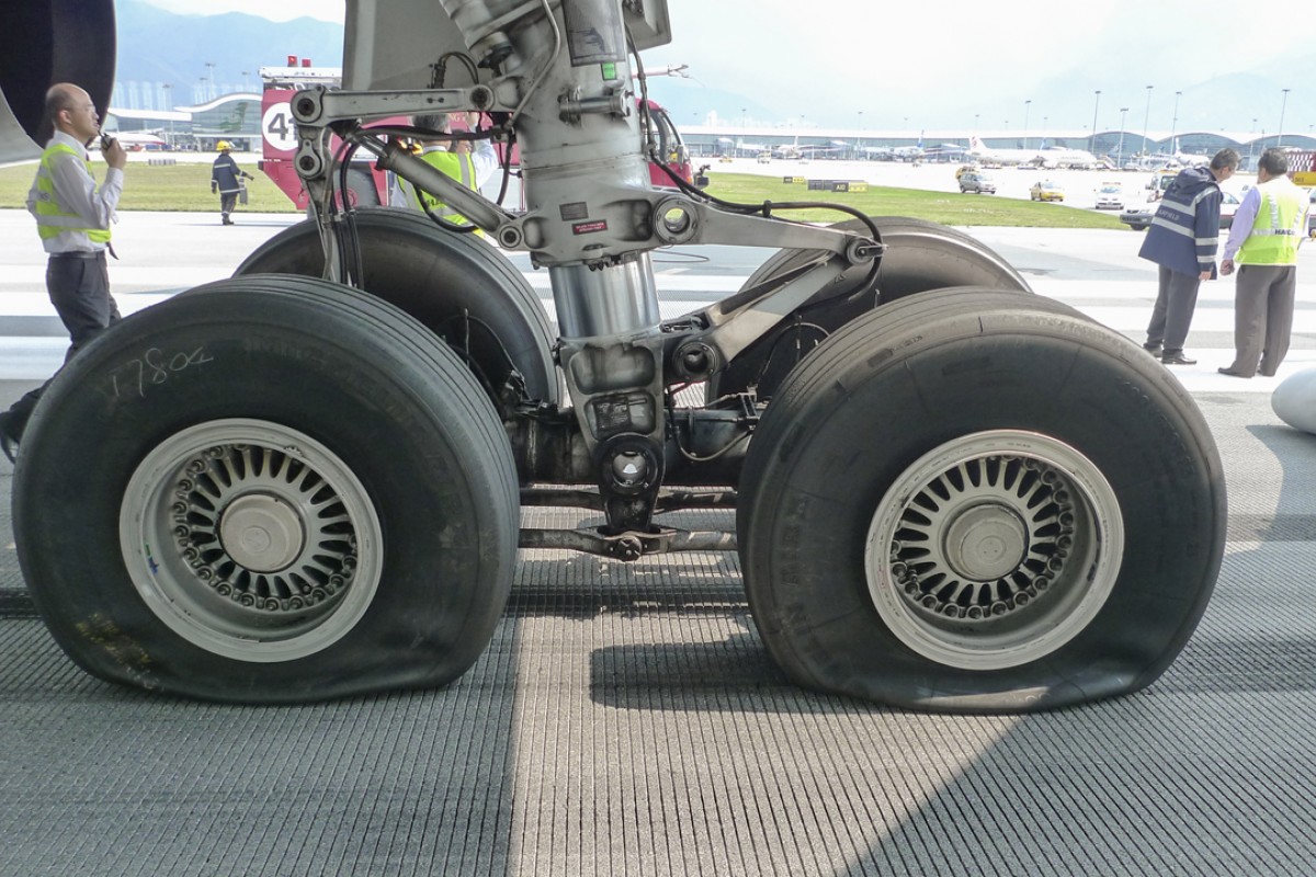 OnDisasters's tweet photo. #OTD in 2010: Cathay Pacific Flight 780, an A330, makes an emergency landing in Hong Kong. All 322 aboard survive. Jet had severe engine issues and landed at almost twice the normal speed. Enquiry determined that fuel contamination caused loss of thrust control on approach. https://t.co/KLS1UeCHQ2