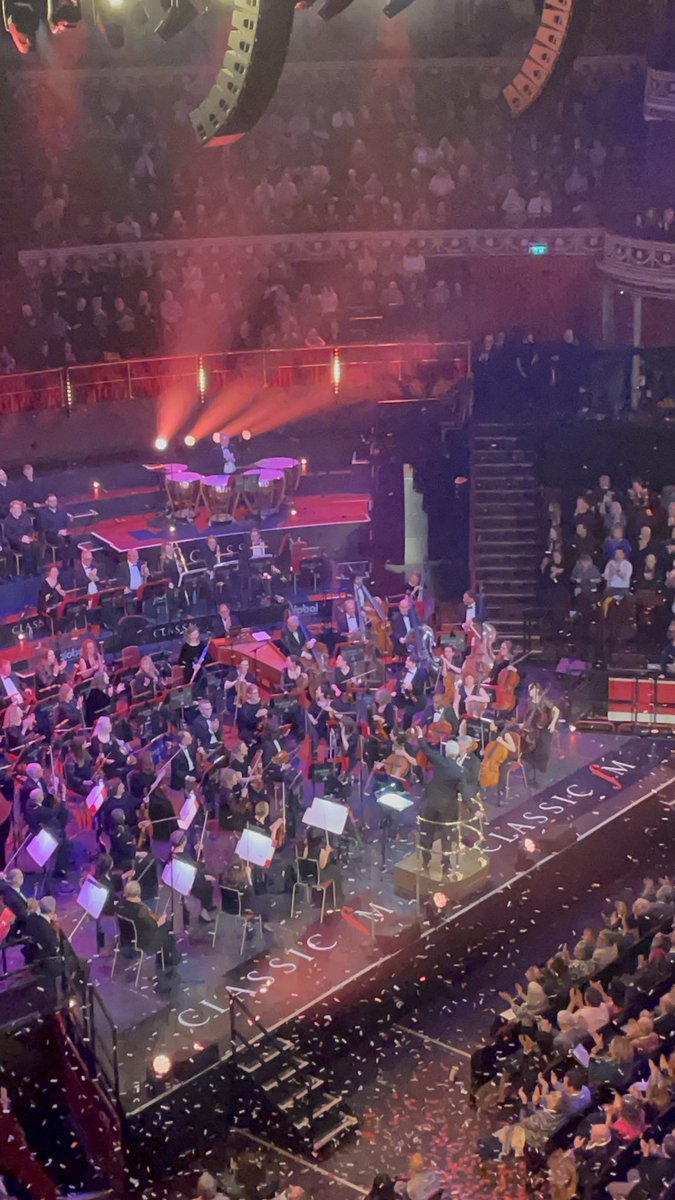what a joyous evening <a href="/RoyalAlbertHall/">Royal Albert Hall</a> for the <a href="/ClassicFM/">Classic FM</a> concert! Nice to see <a href="/XanderArmstrong/">Alexander Armstrong</a> and <a href="/KlassMyleene/">Myleene Klass MBE</a> and hear some incredible music performed by some very talented people 🖤🎶 Did a big heckin' cry!
