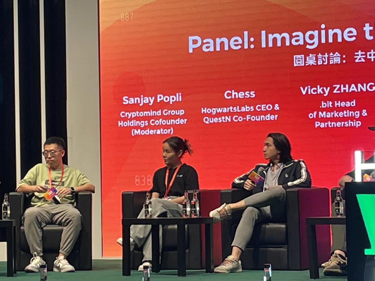 DIDbased's tweet photo. Day 1 of 🇭🇰 #web3festival was a blast💥
We engaged in a panel discussion, sharing insights about the future of Decentralized Society (#DeSoc).
Today, exciting things are in store - stay tuned for something BIG.
#DID #dotbit #SafeDigitalID https://t.co/fY8jZeGbpW