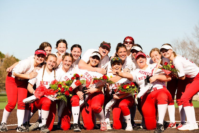 MHSsoftball2025's tweet image. Love this group of girls! Thanks to all for making senior day so special ❤️❤️